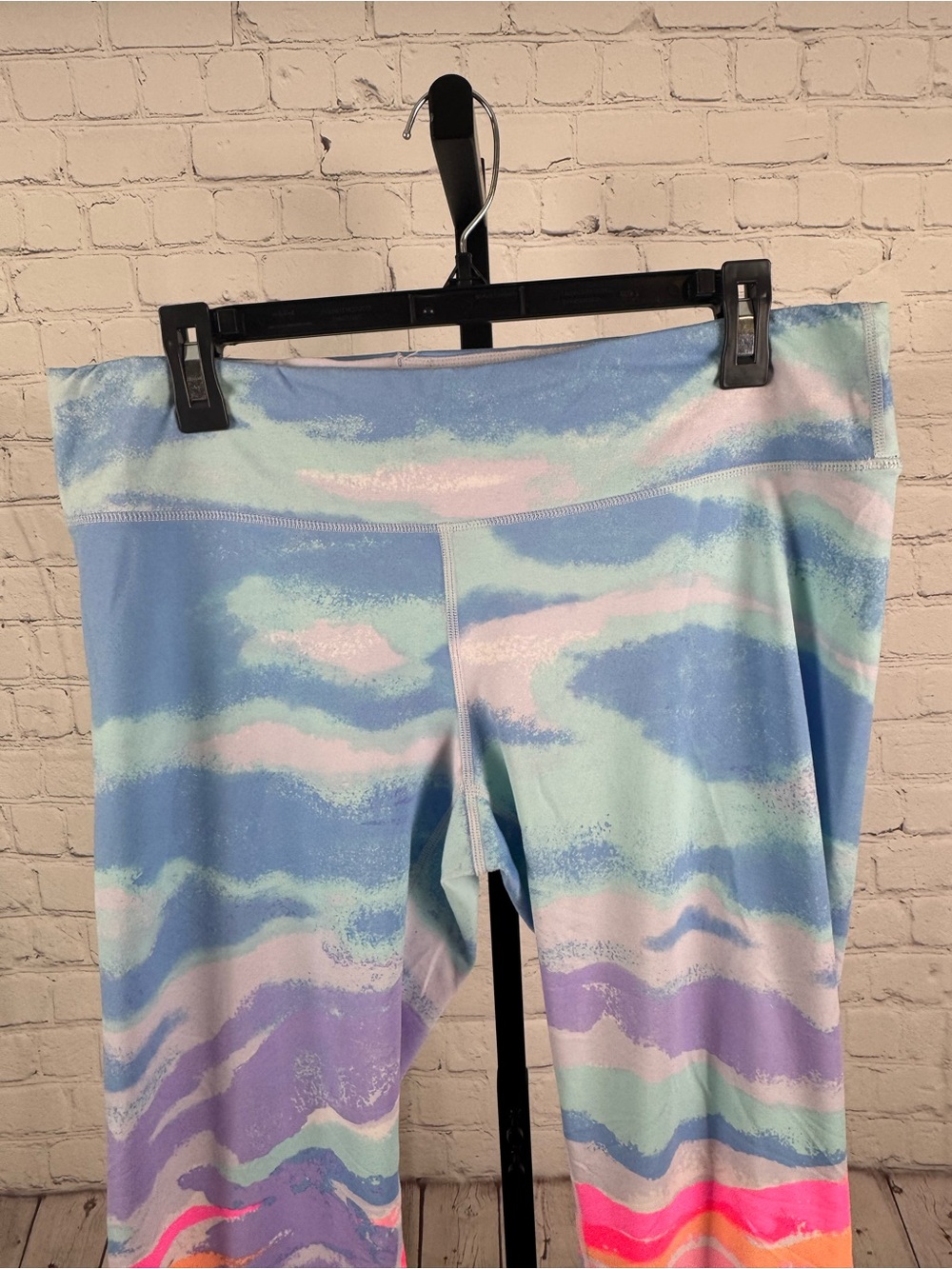 Lilly Pulitzer Luxletic Weekender Leggings Sunset Palm Print UPF 50 Size XL - Picture 3 of 5